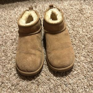 Women’s size 6 Ugg ultra minis